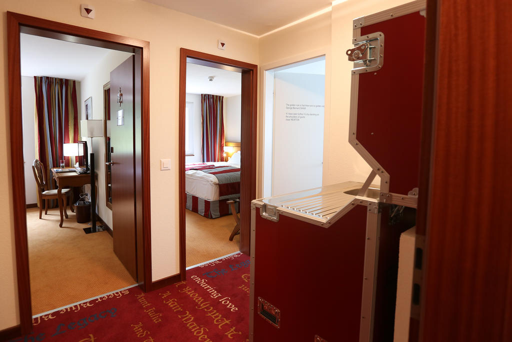 Hotel Des Inventions Ecublens  Habitación foto