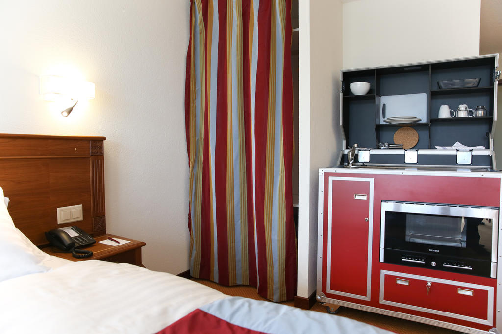 Hotel Des Inventions Ecublens  Habitación foto